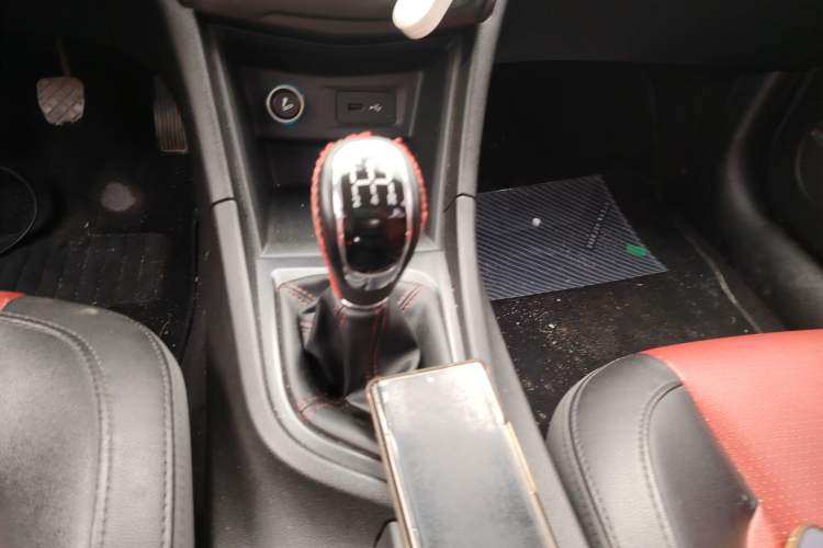 Used Chery Arrizo 5 2017 1.5L Manual Fashion Edition Gear Lever