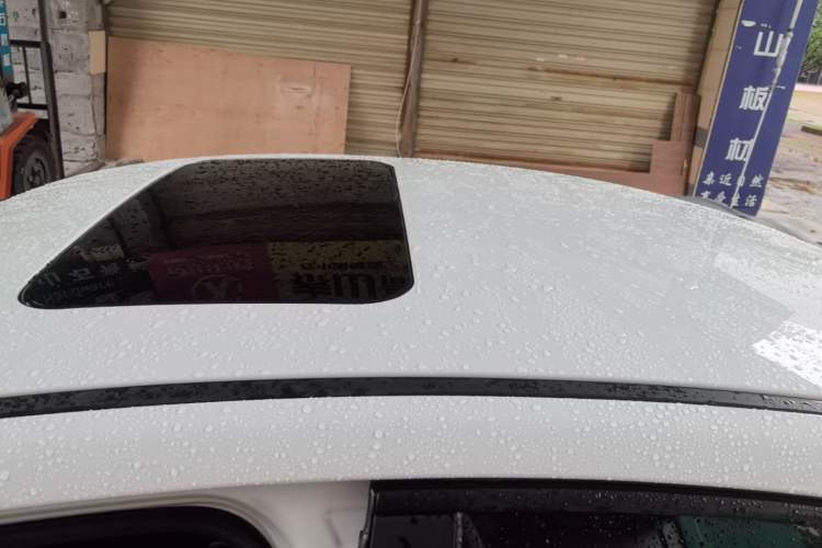 Used Chery Arrizo 5 2018 1.5L Manual Tribute to Youth Edition Roof