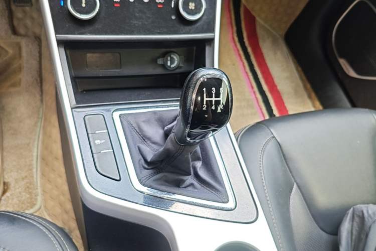 Used Chery Arrizo 5 2019 PRO 1.5L Manual Youth Edition China VI compliant Gear Lever