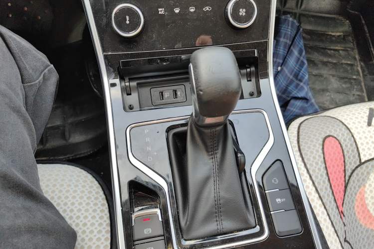Used Chery Arrizo 5 2019 1.5L CVT New Freedom Edition China VI Standard Gear Lever