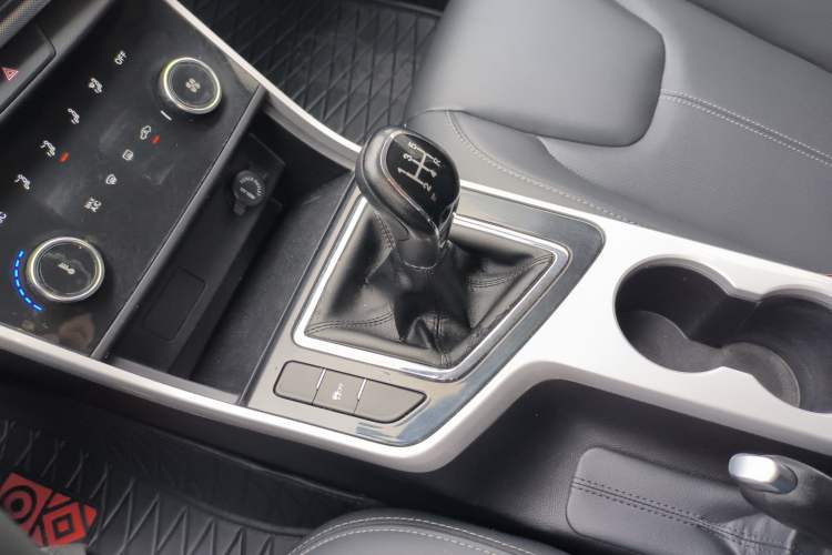 Used Chery Arrizo 5 2019 Facelifted PRO 1.5L Manual Youth Edition China VI Standard Gear Lever