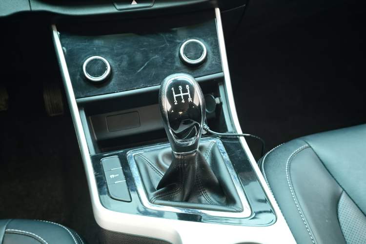 Used Chery Arrizo 5 2019 Facelifted PRO 1.5L Manual Youth Edition China VI Standard Gear Lever