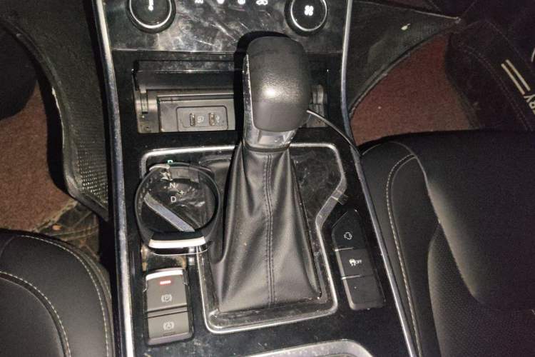 Used Chery Arrizo 5 2019 1.5L CVT New Freedom Edition China VI Standard Gear Lever