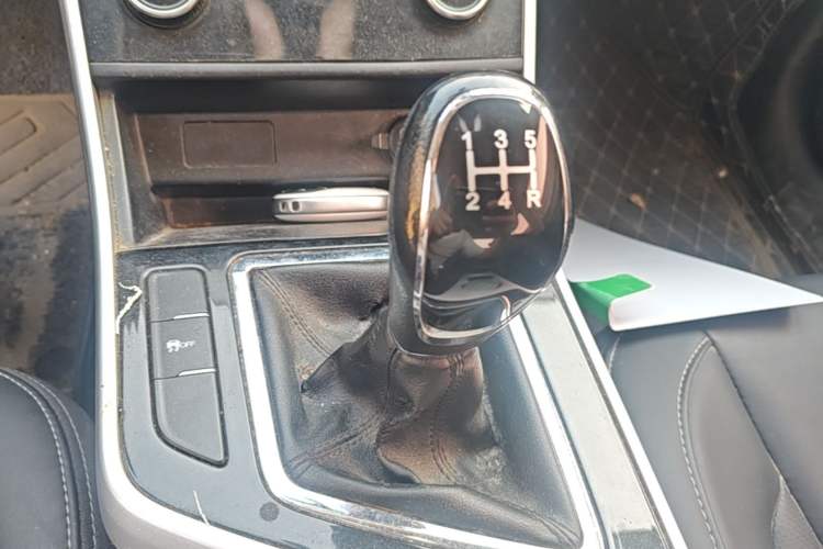 Used Chery Arrizo 5 2019 PRO 1.5L Manual Youth Edition China VI compliant Gear Lever