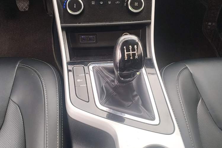 Used Chery Arrizo 5 2019 Facelifted PRO 1.5L Manual Youth Edition China VI Standard Gear Lever