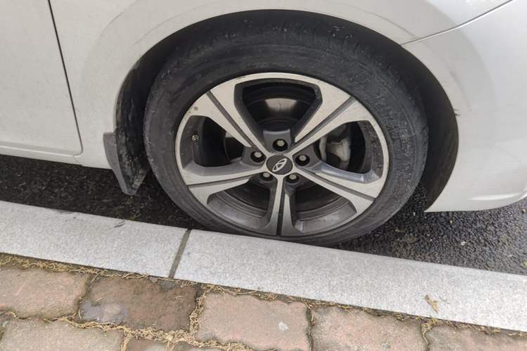 Used Chery Arrizo 5 2019 Revised PRO 1.5L CVT Youth Edition China VI Standard Right Front Wheel Hub
