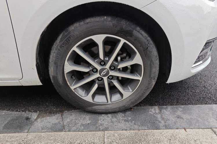 Used Chery Arrizo 5 2023 1.5L Manual Youth Edition Right Front Wheel Hub