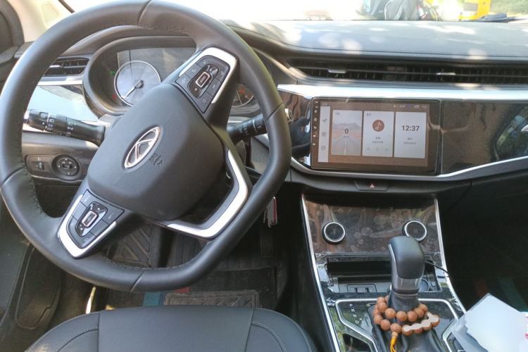 Used Chery Arrizo 5 2024 Edition People's Benefit Version 1.5L CVT Fashion Model Center Console