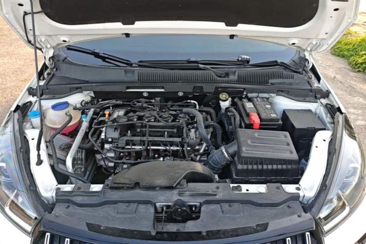 Used Chery Arrizo 5 2024 Edition People's Benefit Version 1.5L CVT Fashion Model Engine Bay