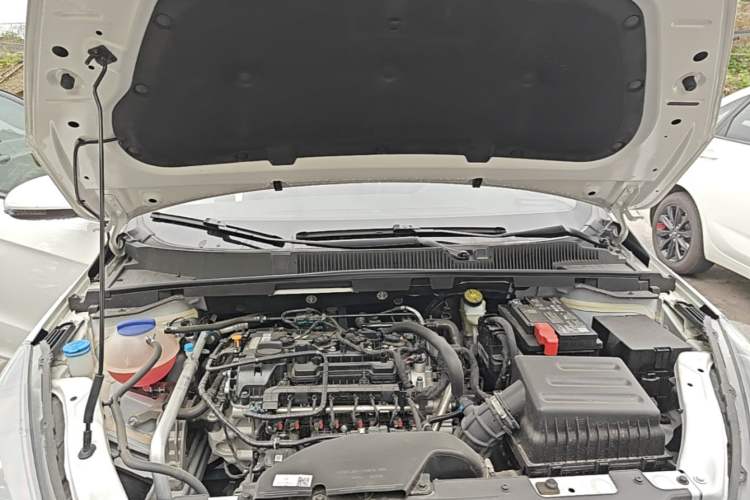Used Chery Arrizo 5 2024 Edition People's Benefit Version 1.5L CVT Fashion Model Engine Bay