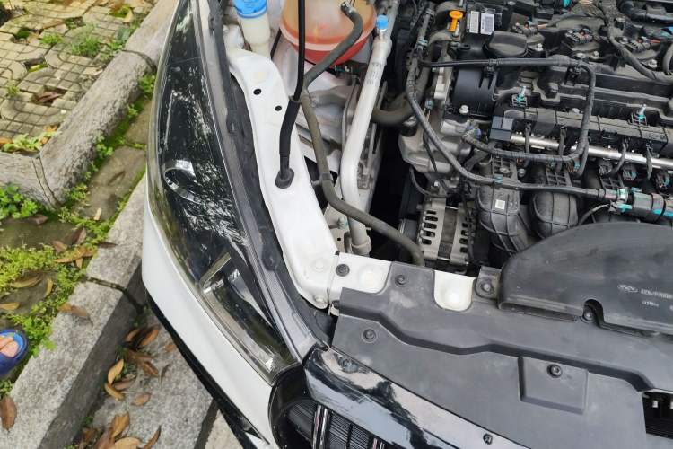 Used Chery Arrizo 5 2024 Edition People's Benefit Version 1.5L Manual Fashion Model Engine Bay Right