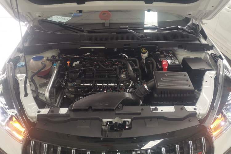 Used Chery Arrizo 5 2024 Edition People's Benefit Version 1.5L CVT Fashion Model Engine Bay