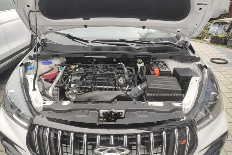 Used Chery Arrizo 5 2024 Edition People's Benefit Version 1.5L Manual Fashion Model Engine Bay