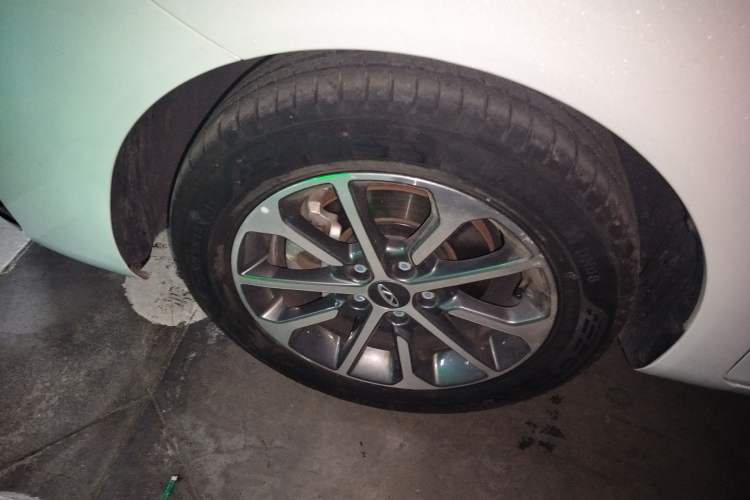 Used Chery Arrizo 5 2024 1.5L CVT Style Version Left Front Wheel Hub