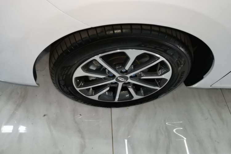 Used Chery Arrizo 5 2024 1.5L CVT Style Version Left Front Wheel Hub
