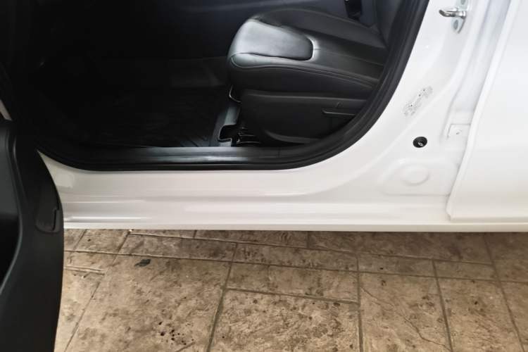 Used Chery Arrizo 5 2024 Edition People's Benefit Version 1.5L CVT Fashion Model Left Side Sill