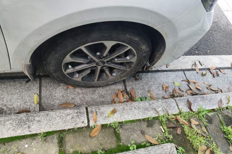 Used Chery Arrizo 5 2024 Edition People's Benefit Version 1.5L Manual Fashion Model Right Front Wheel Hub