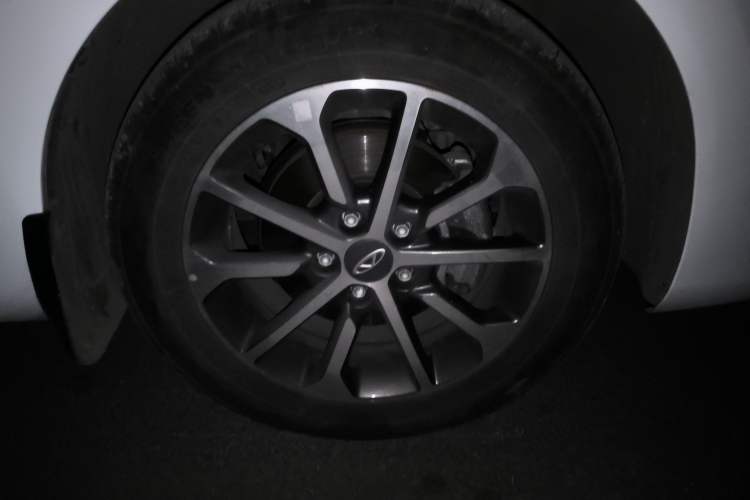 Used Chery Arrizo 5 2024 Edition People's Benefit Version 1.5L Manual Fashion Model Right Front Wheel Hub