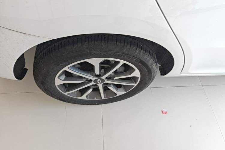 Used Chery Arrizo 5 2024 Edition People's Benefit Version 1.5L CVT Fashion Model Right Rear Wheel Hub