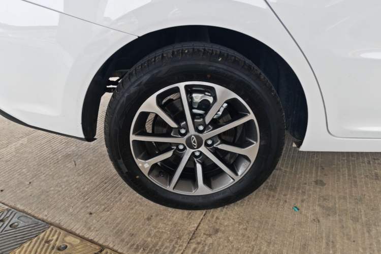 Used Chery Arrizo 5 2024 Edition People's Benefit Version 1.5L CVT Fashion Model Right Rear Wheel Hub