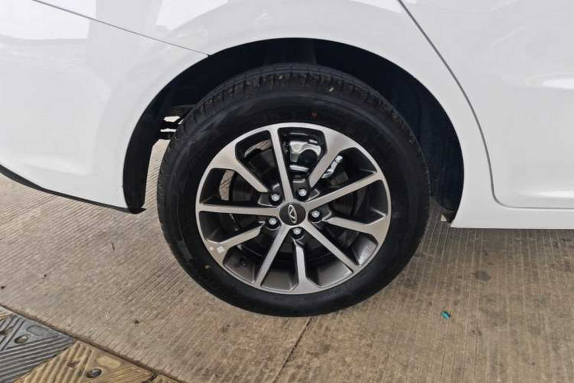Used Chery Arrizo 5 2024 Edition People's Benefit Version 1.5L CVT Fashion Model Right Rear Wheel Hub