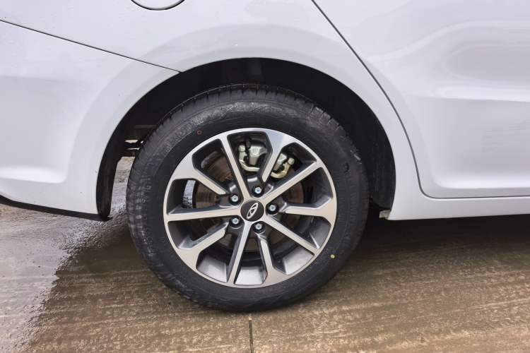 Used Chery Arrizo 5 2024 Edition People's Benefit Version 1.5L CVT Fashion Model Right Rear Wheel Hub