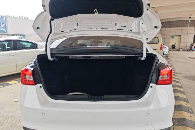 Used Chery Arrizo 5 2024 Edition People's Benefit Version 1.5L CVT Fashion Model Trunk