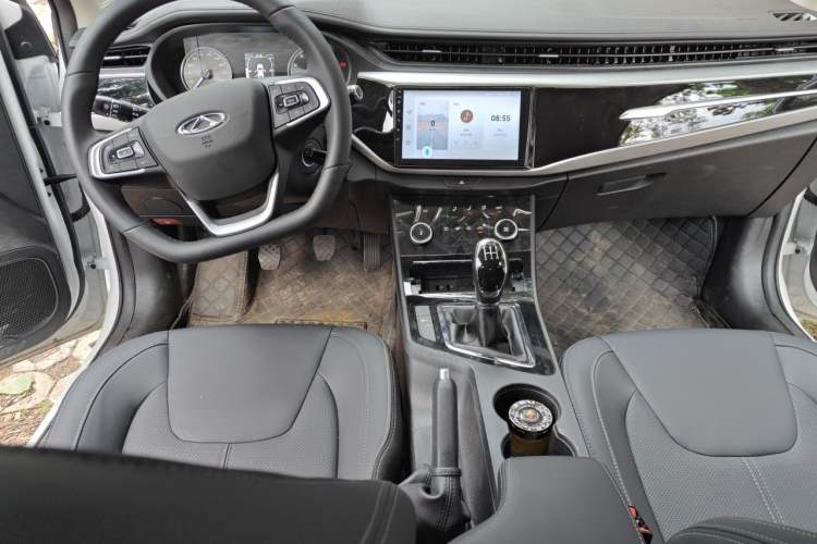Used Chery Arrizo 5 2025 Excellence Version 1.5L Manual Fashion Edition Center Console