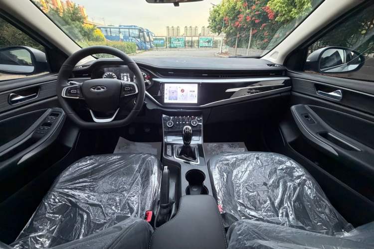 Used Chery Arrizo 5 2025 Excellence Version 1.5L Manual Fashion Edition Center Console