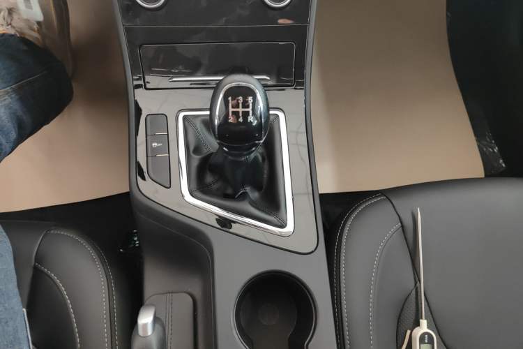 Used Chery Arrizo 5 2025 Excellence Version 1.5L Manual Fashion Edition Gear Lever