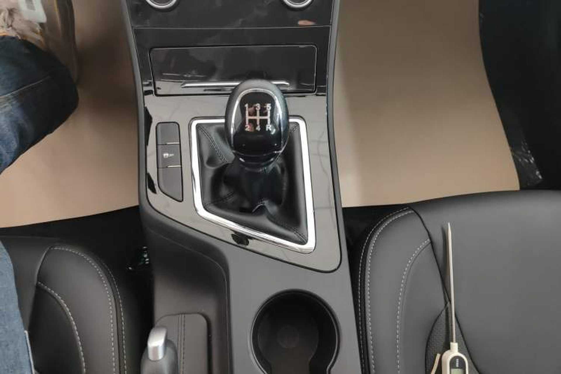 Used Chery Arrizo 5 2025 Excellence Version 1.5L Manual Fashion Edition Gear Lever