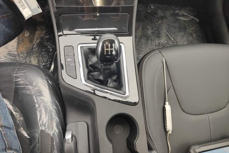 Used Chery Arrizo 5 2025 Excellence Version 1.5L Manual Fashion Edition Gear Lever