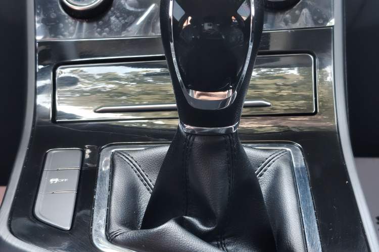 Used Chery Arrizo 5 2025 Excellence Version 1.5L Manual Fashion Edition Gear Lever