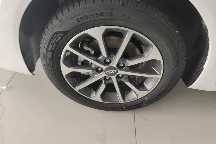 Used Chery Arrizo 5 2025 Excellence Version 1.5L Manual Fashion Edition Left Front Wheel Hub