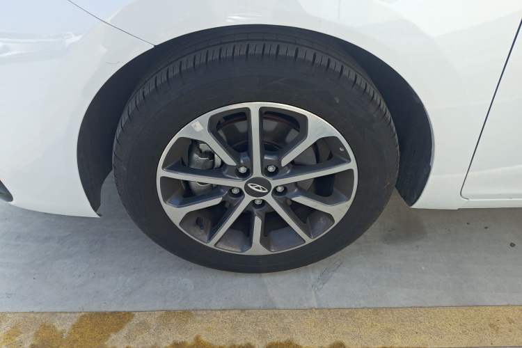 Used Chery Arrizo 5 2025 Excellence Version 1.5L CVT Fashionable Edition Left Front Wheel Hub
