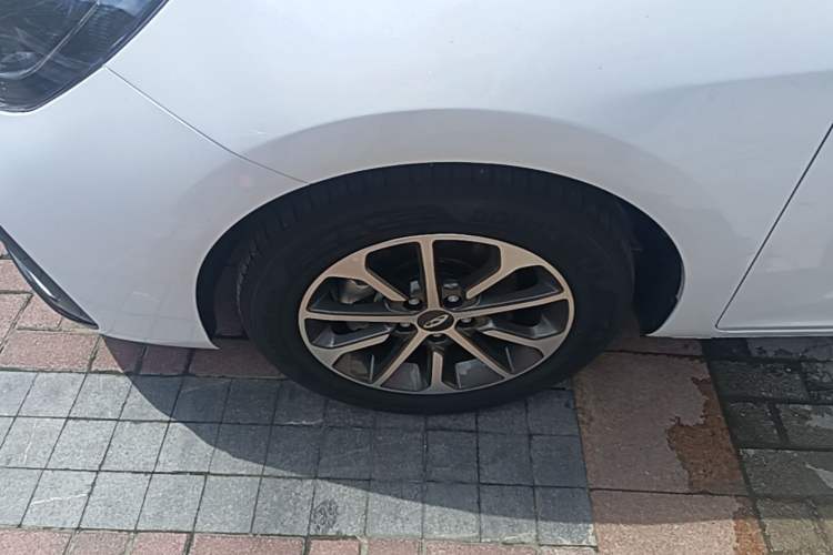 Used Chery Arrizo 5 2025 Excellence Version 1.5L Manual Fashion Edition Left Front Wheel Hub