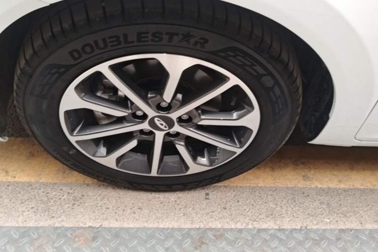 Used Chery Arrizo 5 2025 Excellence Version 1.5L CVT Fashionable Edition Left Front Wheel Hub