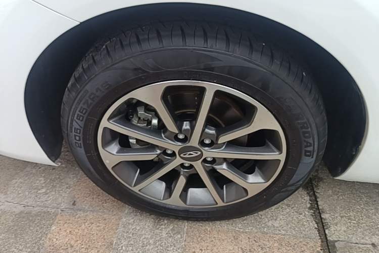 Used Chery Arrizo 5 2025 Excellence Version 1.5L CVT Fashionable Edition Left Front Wheel Hub
