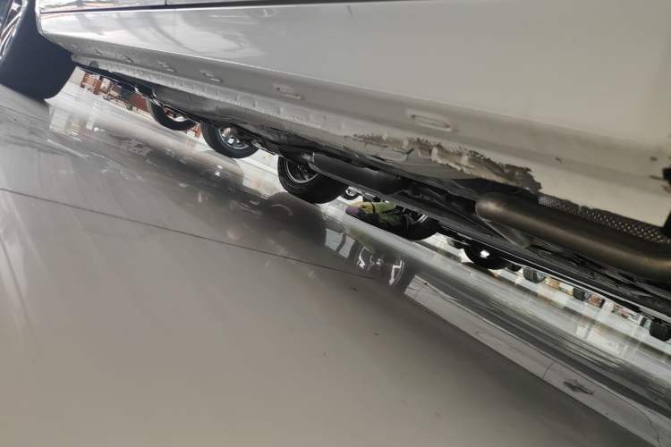 Used Chery Arrizo 5 2025 Excellence Version 1.5L Manual Fashion Edition Left Side Sill