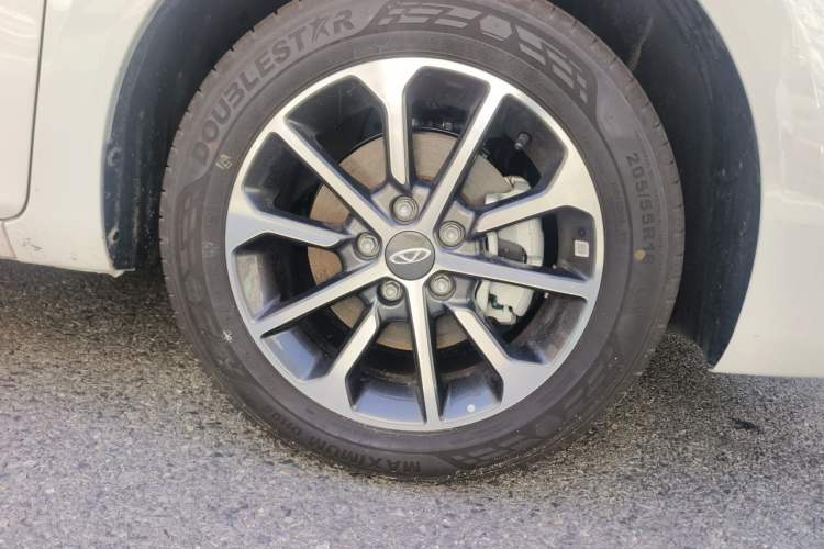 Used Chery Arrizo 5 2025 Excellence Version 1.5L CVT Fashionable Edition Right Front Wheel Hub