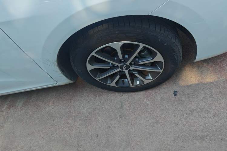 Used Chery Arrizo 5 2025 Excellence Version 1.5L CVT Fashionable Edition Right Front Wheel Hub