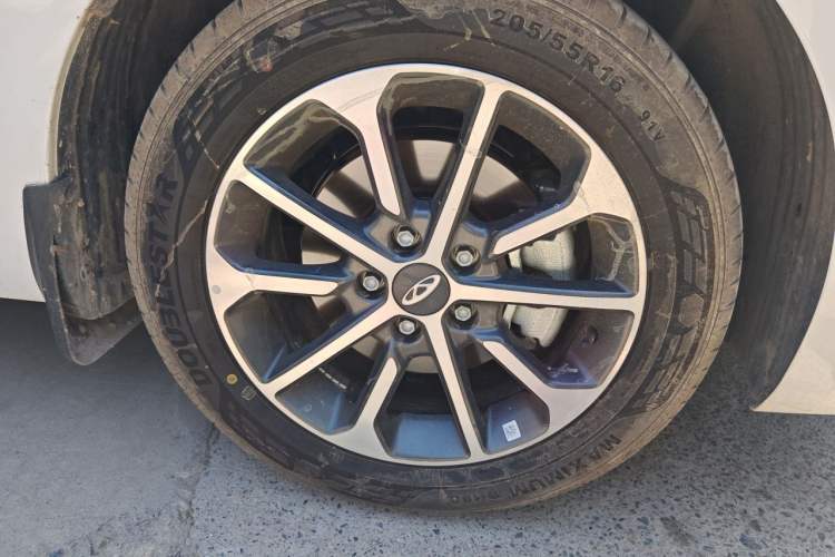 Used Chery Arrizo 5 2025 Excellence Version 1.5L CVT Fashionable Edition Right Front Wheel Hub