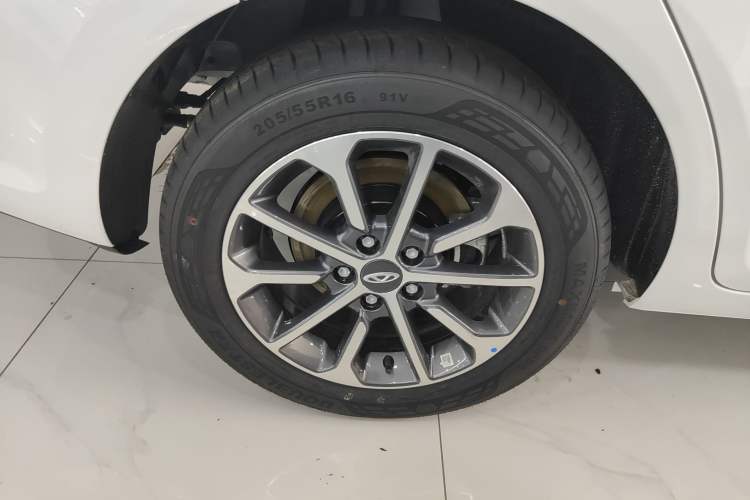Used Chery Arrizo 5 2025 Excellence Version 1.5L Manual Fashion Edition Right Rear Wheel Hub