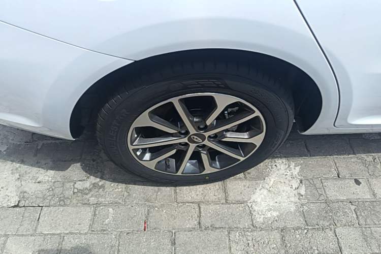 Used Chery Arrizo 5 2025 Excellence Version 1.5L Manual Fashion Edition Right Rear Wheel Hub