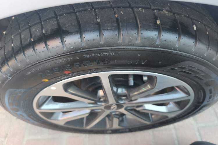 Used Chery Arrizo 5 2025 Excellence Version 1.5L Manual Fashion Edition Right Rear Wheel Hub