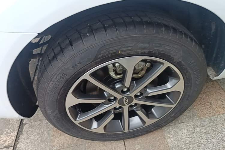 Used Chery Arrizo 5 2025 Excellence Version 1.5L CVT Fashionable Edition Right Rear Wheel Hub