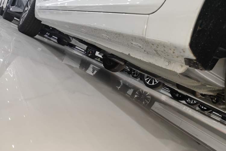 Used Chery Arrizo 5 2025 Excellence Version 1.5L Manual Fashion Edition Right Side Sill