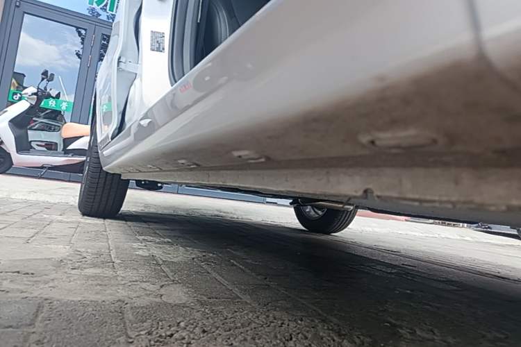 Used Chery Arrizo 5 2025 Excellence Version 1.5L Manual Fashion Edition Right Side Sill