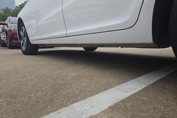 Used Chery Arrizo 5 GT 2023 1.5T CVT Enjoy Left Side Sill