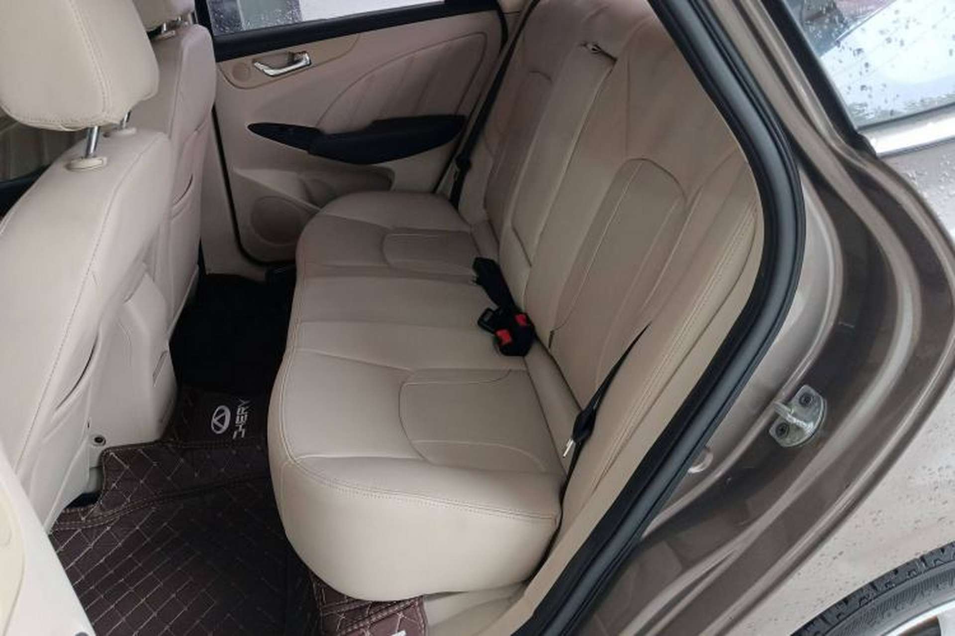 Used Chery Arrizo 7 2015 1.6L Manual ZhiShang Edition Interior 4